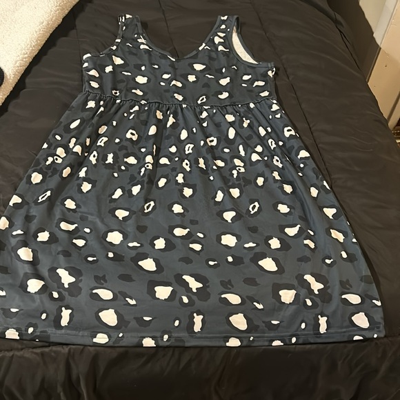 Leopard Dress - Picture 9 of 10